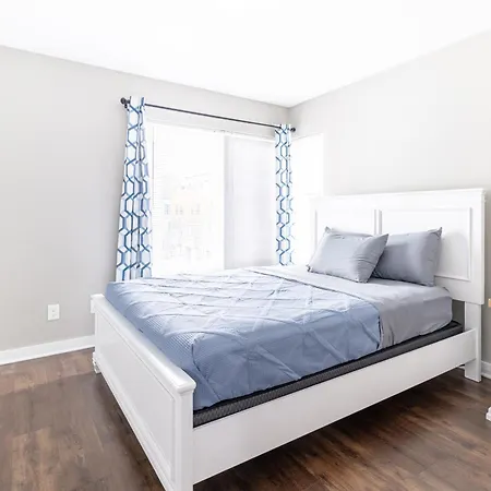 Luxury Downtown Townhome Private Garage Unit 6